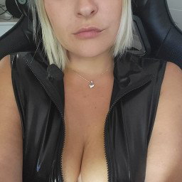 Watch the Photo by Chubbymilf94 with the username @Chubbymilf94, who is a star user, posted on August 2, 2022. The post is about the topic Amateurs. and the text says 'Just gaming 🙈😏'