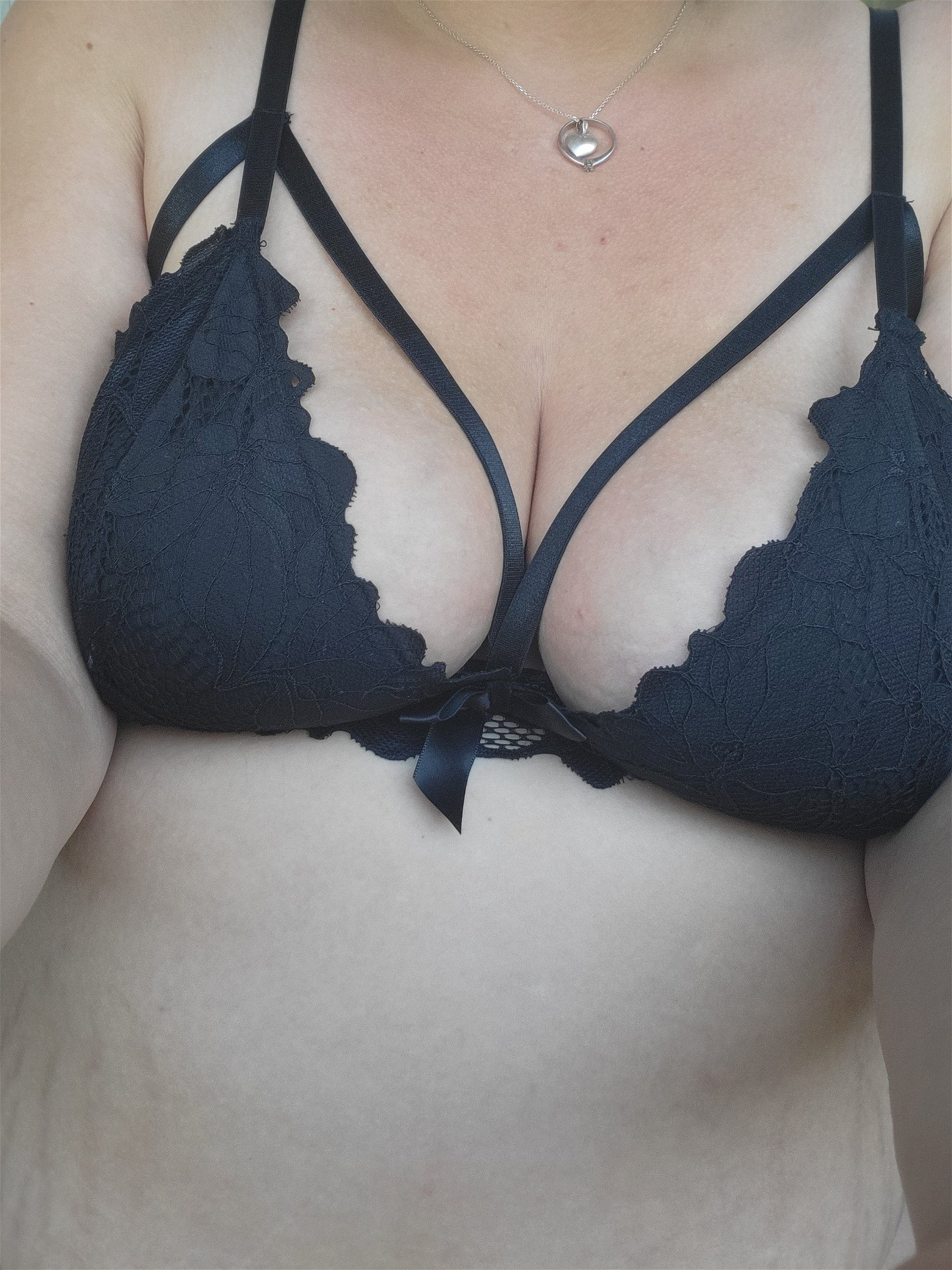 Photo by Chubbymilf94 with the username @Chubbymilf94, who is a star user,  July 3, 2023 at 6:31 PM. The post is about the topic Amateurs and the text says 'love this bra 😏🔥❤️'