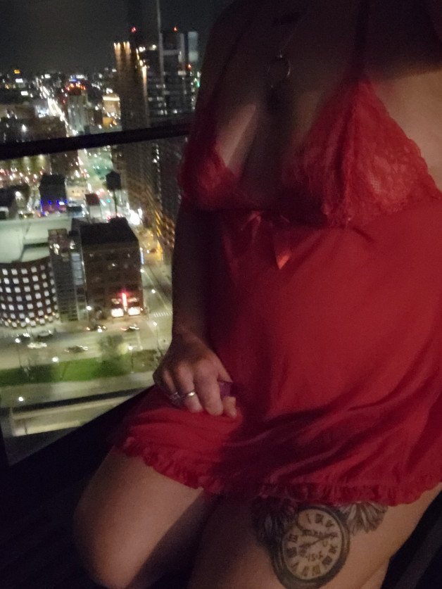 Photo by DownriverCouple with the username @DownriverCouple, who is a star user,  May 13, 2023 at 12:09 AM and the text says 'Downtown Detroit is always a fun time and a beautiful view ✨️'