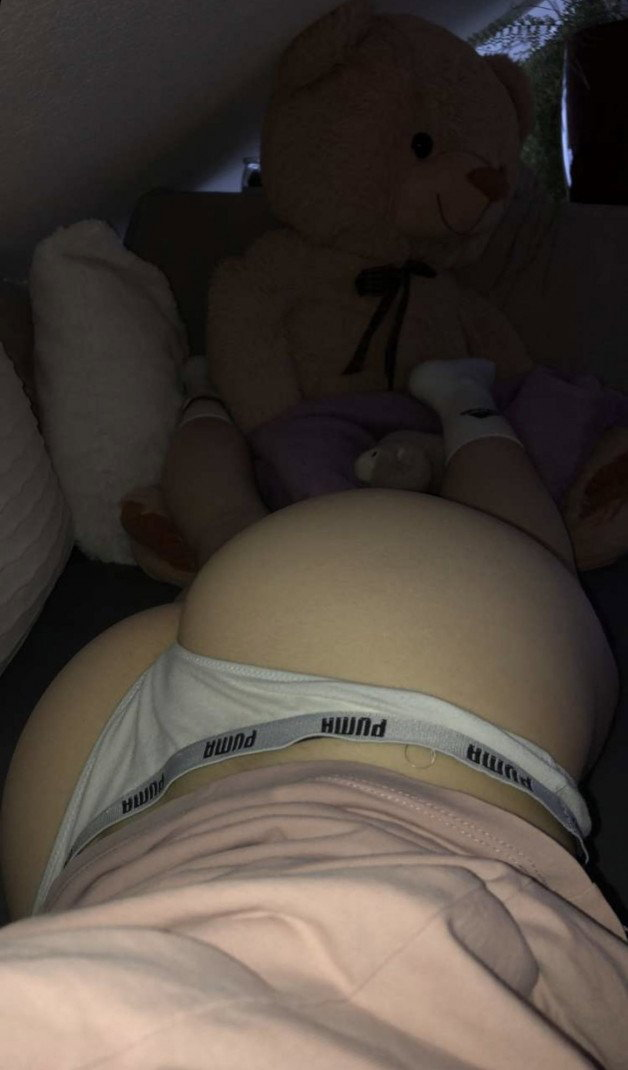 Photo by sophie0222 with the username @sophie0222, who is a verified user,  July 18, 2022 at 8:02 PM. The post is about the topic Ass and the text says 'ready for you😏🔥💌'