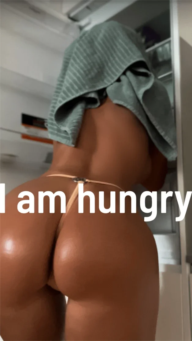 Photo by Jana with the username @janahabo, who is a verified user,  March 21, 2024 at 3:08 PM. The post is about the topic Ass and the text says 'I am hungry'