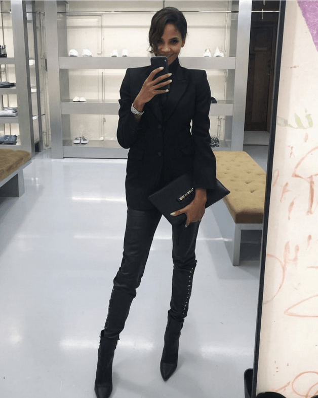 Watch the Photo by viviane.mk with the username @vivianemifoueni, who is a verified user, posted on March 1, 2024. The post is about the topic Ebony-girls. and the text says 'business style'