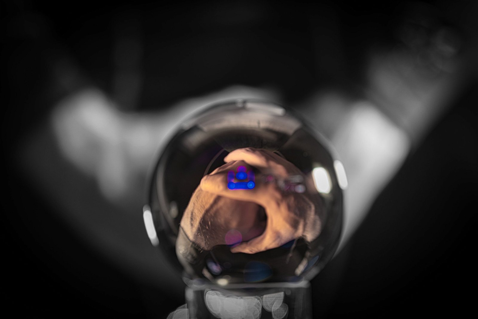 Photo by DaddysBeard with the username @DaddysBeard, who is a star user,  July 8, 2022 at 7:18 AM and the text says 'Well, let´s start this profile with a few artsy-fartsy lensball pics, shall we?
Enjoy :)'