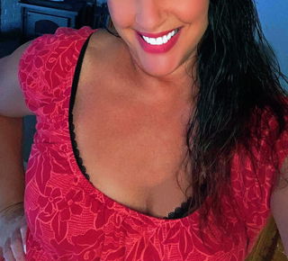 Photo by Juicy with the username @Juicy1foru, who is a verified user,  August 22, 2022 at 2:28 PM. The post is about the topic MILF and the text says '8-22-22 Happy Matching Monday!  #milf #52'