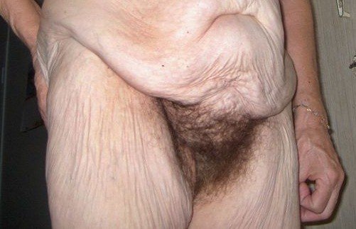Photo by Hairmaster66 with the username @Hairmaster66, who is a verified user,  December 16, 2018 at 3:54 PM. The post is about the topic Hairy Granny and the text says 'Reife Pflaumen ernten..'