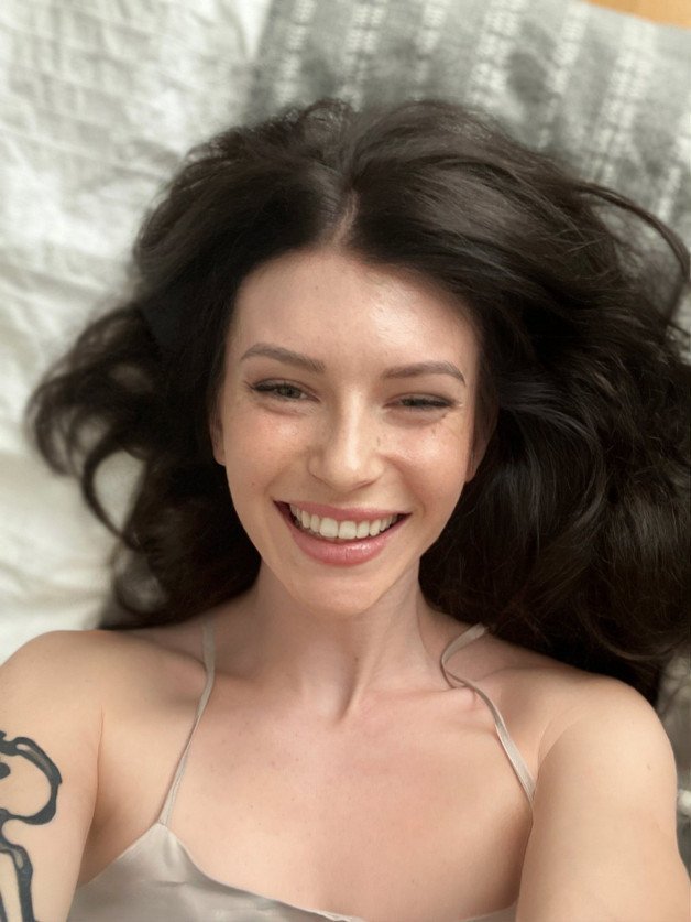 Photo by Ernesta The Guevara with the username @ErnestaGuevara, who is a star user,  August 22, 2023 at 4:17 PM. The post is about the topic SexyUkrainians and the text says 'A smile always saves the day'