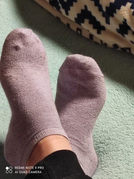 Album by mabage with the username @mabage, who is a verified user,  April 6, 2023 at 9:13 AM and the text says 'Interesse? #socken #fuesse #slip Einfach per Nachricht melden, den Gruppenlink für Telegram kann ich nicht posten..'