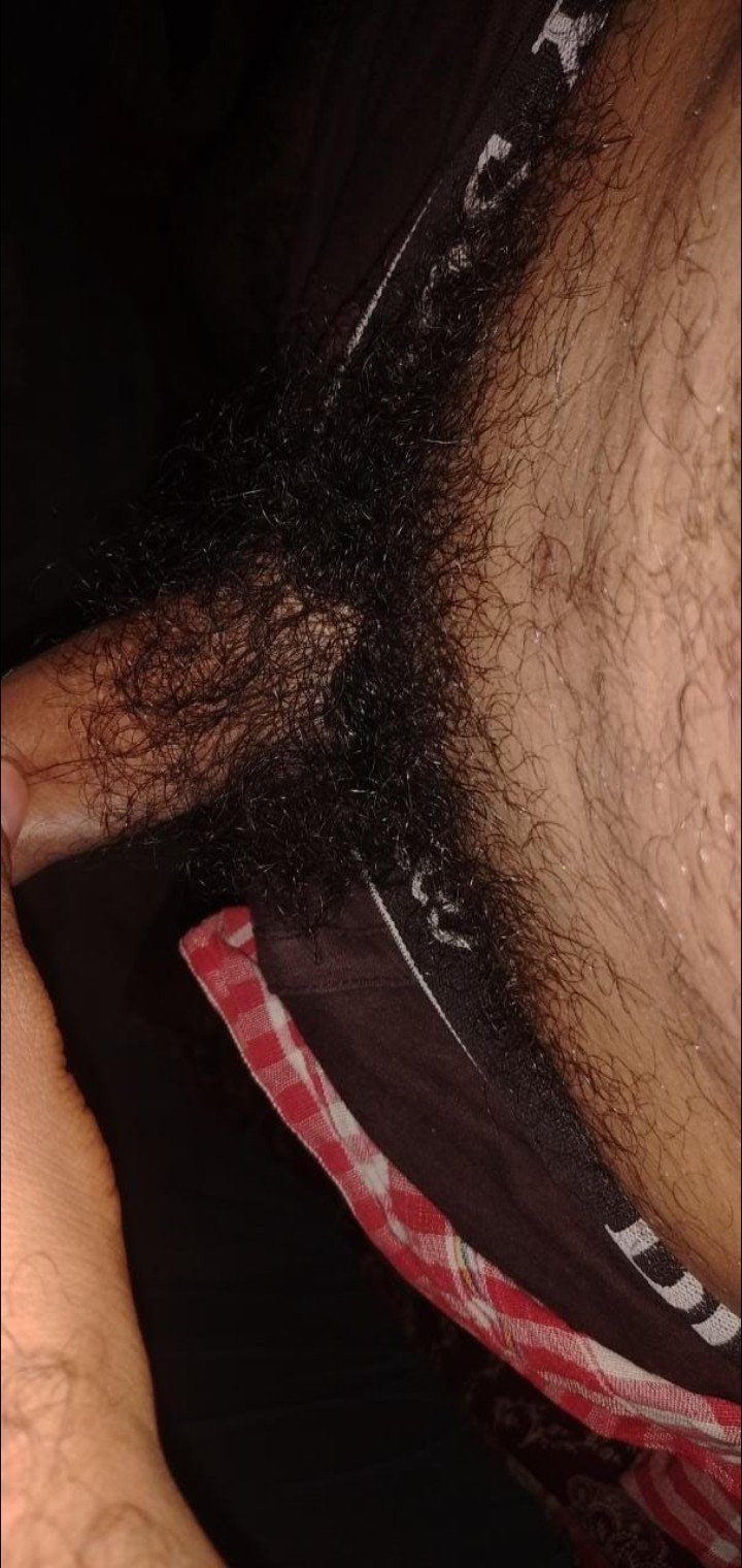 Photo by dinsah6 with the username @dinsah6, who is a verified user,  August 10, 2022 at 4:00 PM and the text says 'i feel honry. I like horny hairy pussy too'