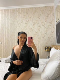 Photo by RitaBanks with the username @RitaBanks, who is a star user,  September 8, 2022 at 2:36 AM. The post is about the topic Hot Teens Girls XXX and the text says 'wanna stay in bed?'