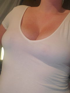 Photo by Sugartits07 with the username @Sugartits07, who is a star user,  September 3, 2022 at 6:19 PM and the text says 'Do you like braless? Titties? Wanna see some better pics? Follow my link and subscribe to Fanvue.com/sugar-tits-02 see my all! I promise you will enjoy everything 😉😘'