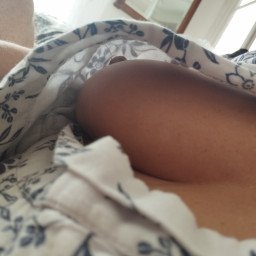 Photo by Sharmeliane with the username @Sharmeliane, who is a verified user,  June 17, 2023 at 4:31 PM. The post is about the topic Boobs, Only Boobs and the text says 'Un peu de repos dans mon kimono 😊'