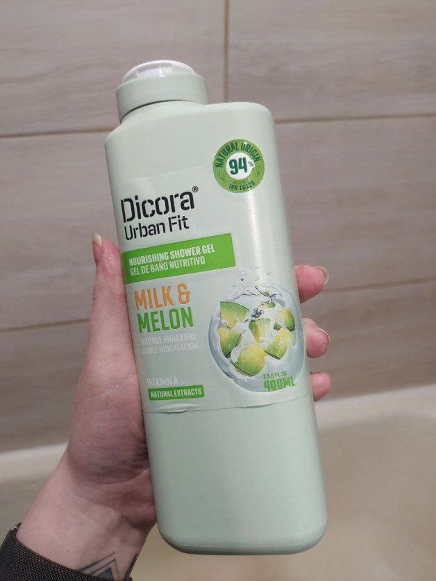 Photo by Terefur with the username @Terefur, who is a star user,  May 17, 2024 at 4:30 PM and the text says 'I really like the smell of melon and bought a new gel with it)
#life #love #reallife #thankyou #today'