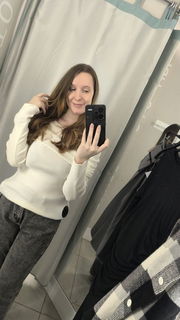 Photo by Terefur with the username @Terefur, who is a star user,  August 15, 2024 at 4:30 PM and the text says 'I really like this sweater, do you think it suits me?
#shot #photo #today #time #day #love #work #life'