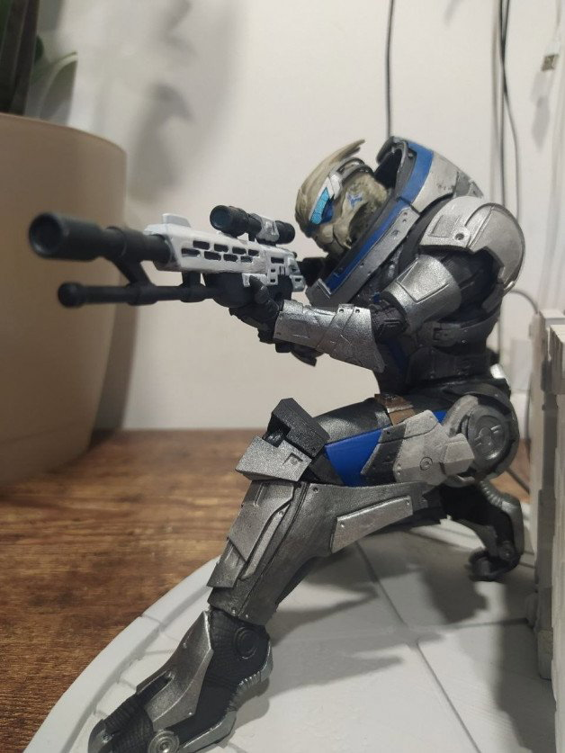 Photo by Terefur with the username @Terefur, who is a star user,  June 8, 2024 at 4:30 PM and the text says 'I did it, I painted Garrus, all that was left was the platform...
#life #love #reallife #thankyou #today'