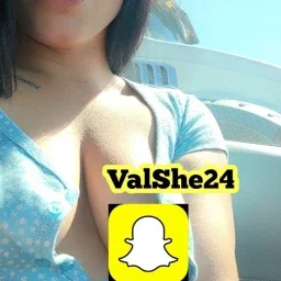 Photo by Valerie Rosee with the username @ValerieRosee, who is a star user,  April 4, 2024 at 10:30 PM and the text says 'Add me on Snapchat ❤️ 
https://linktr.ee/valerierosee69'