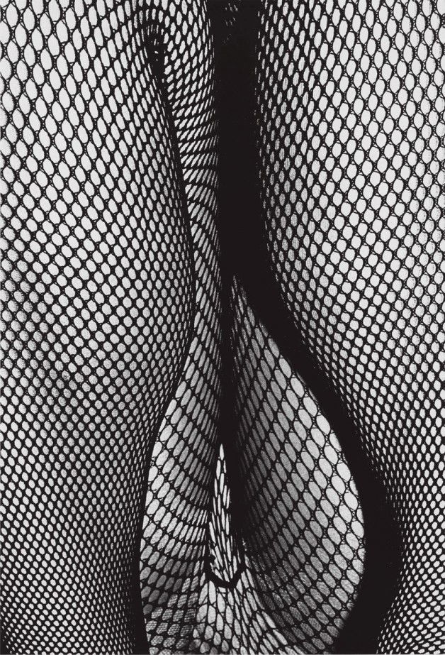 Photo by GoCameraGo with the username @GoCameraGo,  April 1, 2011 at 8:44 PM and the text says 'melisaki:

How to Create a Beautiful Picture 6: Tights in Shimotakaido
photo by Daido Moriyama, 1986'