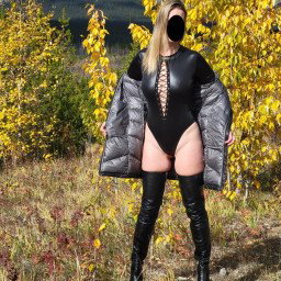 Photo by NaughtyMILF4U with the username @NaughtyMILF4U, who is a verified user,  November 23, 2023 at 9:05 PM. The post is about the topic HotMILFS and the text says 'Another of the fall color shots!'