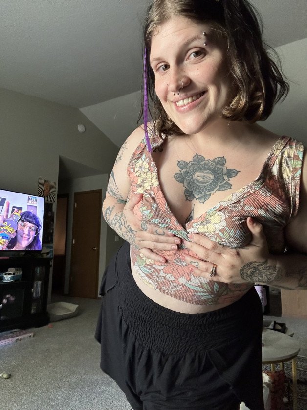 Photo by Groovybaby97 with the username @Groovybaby97, who is a star user,  August 1, 2024 at 4:42 PM. The post is about the topic Naughty MILF selling pics and videos and the text says 'avaliable for vid chats telegram hellokittyluvrr
discord groovybaby97

selling custom vids too (fetish friendly) price depends on what you ask for and if i would do it'