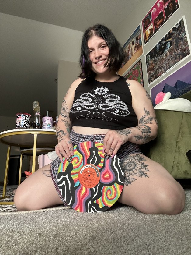 Photo by Groovybaby97 with the username @Groovybaby97, who is a star user,  June 8, 2024 at 11:31 PM. The post is about the topic Amateurs and the text says 'anyone wanna buy a vid chat or buy my one time price dropbox dm me! #content #contentseller
#customcontent #onlyfans #onlyfansmodel 

https://onlyfans.com/thatgroovychick'