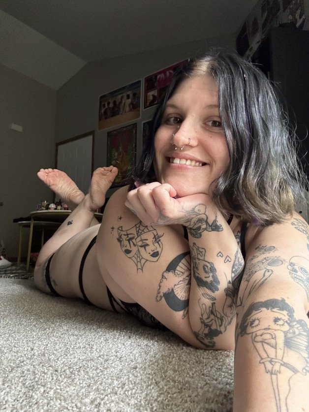 Photo by Groovybaby97 with the username @Groovybaby97, who is a star user,  May 26, 2024 at 4:34 PM. The post is about the topic Amateurs and the text says 'who wants a surprise for subbing 👀

https://onlyfans.com/thatgroovychick'