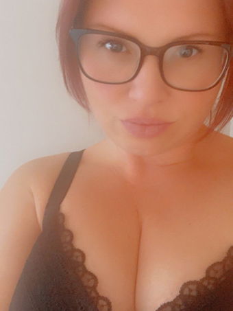 curvyhotwife123