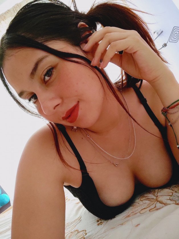Photo by MariaJanee with the username @MariaJanee, who is a star user,  March 9, 2023 at 1:09 AM. The post is about the topic SexyFemales and the text says 'Happy midweek friends! mwwaaaah ???
#selfie #redlips #prettytits #tits #curvy #pretty #thick #babe'