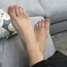 Shared Photo by Leighlucas with the username @Leighlucas, who is a verified user,  April 14, 2024 at 6:46 PM and the text says 'Love sexy feet'