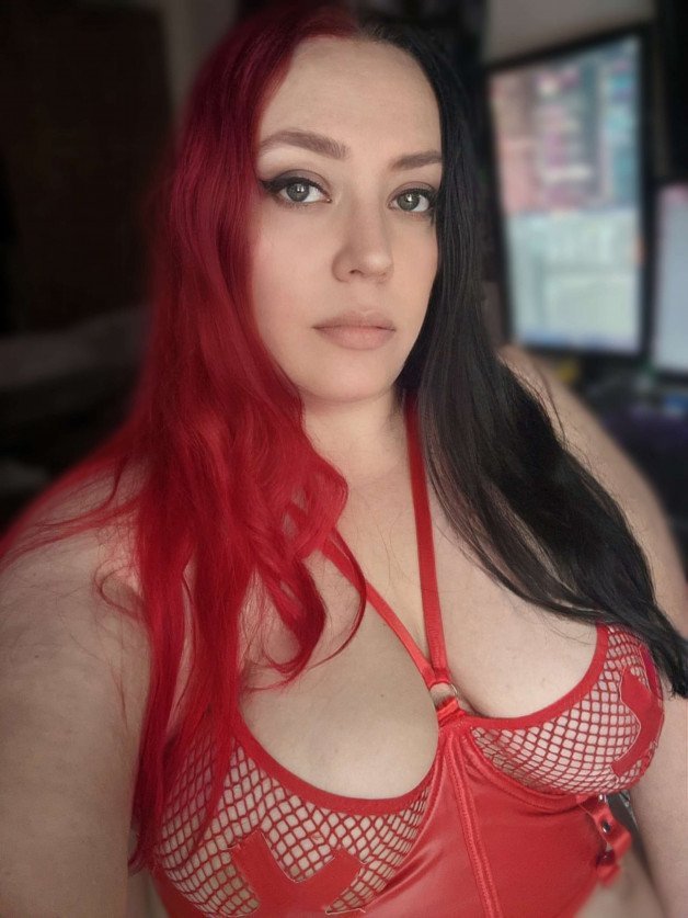 Photo by Versyssa with the username @versyssa, who is a star user,  February 29, 2024 at 4:10 PM. The post is about the topic Findom and the text says 'I want a drain findom mutt'