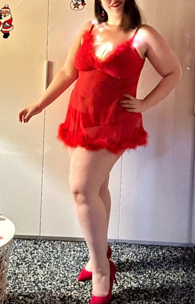 Photo by Curvyhips-Olddaddy with the username @Curvyhips-Olddaddy, who is a verified user,  December 26, 2023 at 6:39 AM. The post is about the topic Curvy Curves and the text says 'My Christmas gift for 2023 , I received them from my naughty Santa Claus ❤️❤️❤️❤️ - Oldaddy'