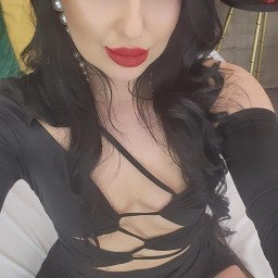 Photo by AlisonHale69 with the username @AlisonHale69, who is a star user,  January 17, 2023 at 6:38 PM and the text says 'Online now&gt; 
 https://www.livejasmin.com/es/chicas/exclusivo#!chat/AlisonHale'