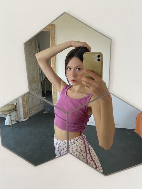 Photo by call_me_sia with the username @Nastya.shar, who is a star user,  February 5, 2023 at 5:50 PM. The post is about the topic Teen and the text says 'Today is the day and nothing out of the ordinary! Only my reflection in mirrors

#Onlyfans #teen #body'