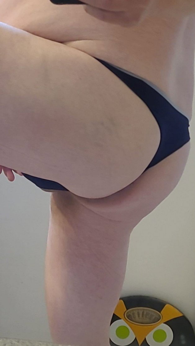 Photo by Dailybator with the username @Dailybator, who is a verified user,  February 18, 2023 at 6:25 AM and the text says 'me in a pair of reenok womens thongs.very comfy'