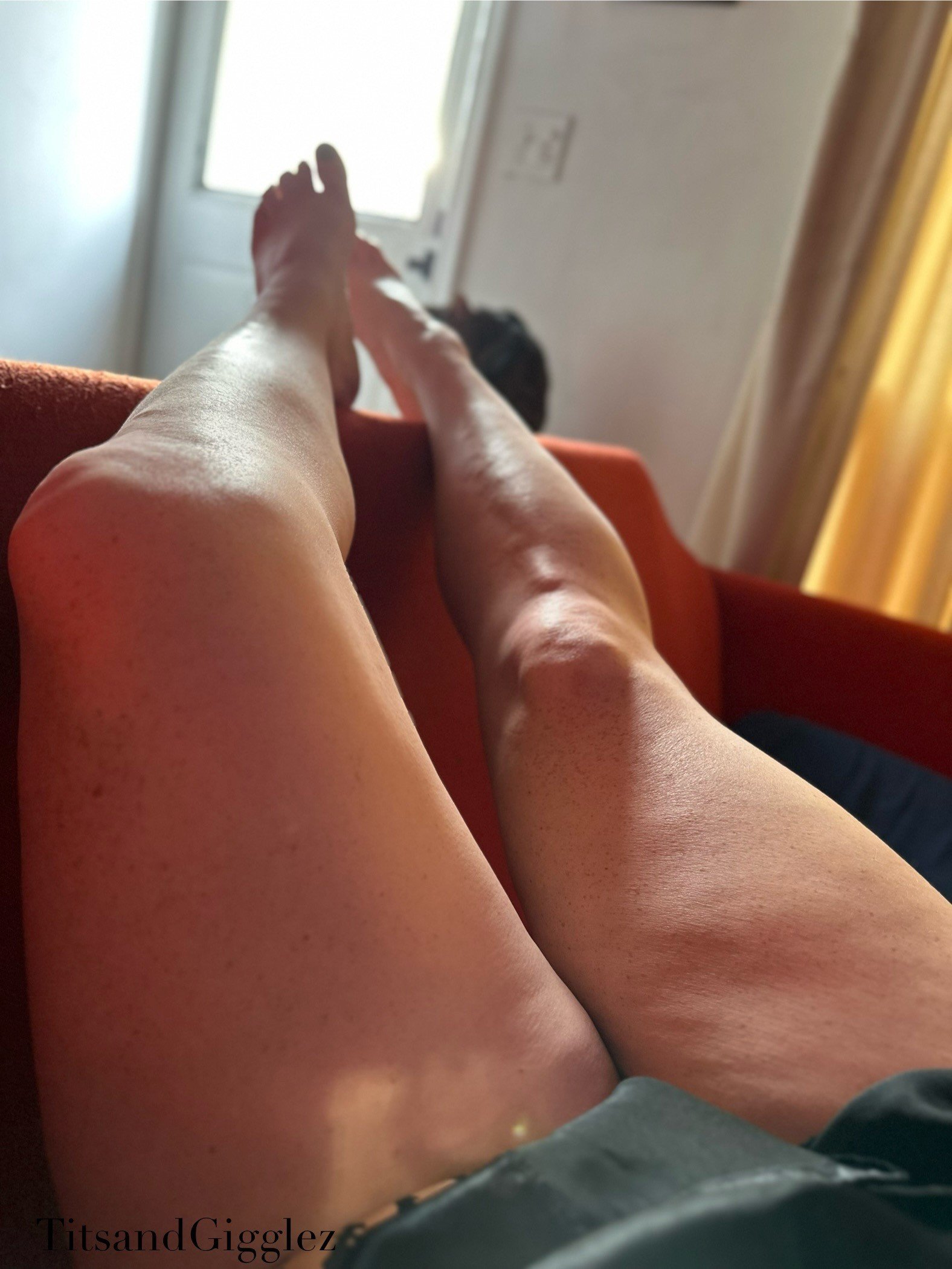 Photo by TitsAndGigglez with the username @TitsAndGigglez, who is a verified user,  February 28, 2024 at 11:42 AM and the text says 'good morning, sunshine ☀️💋 #bbw #tits #thighs #legs #feet'