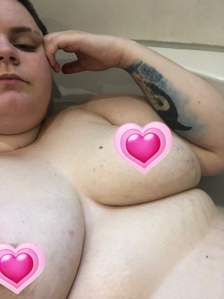 Photo by aleya1118 with the username @aleya1118, who is a star user,  May 2, 2023 at 6:32 AM. The post is about the topic BBW and Chubby and the text says 'someone pls tell me how hot i am 🥹 haven't been feeling sexy these days. 
And sorry for not posting more lately 🥲'
