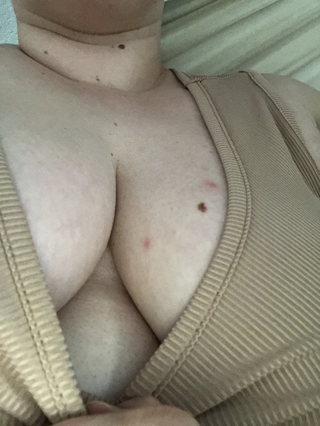 Photo by aleya1118 with the username @aleya1118, who is a star user,  May 15, 2023 at 3:02 PM and the text says 'came home from work and realized that all my followers are missing out on my best content ☹️
click my link for some hot and juicy material 

https://onlyfans.com/aleyaangel18'