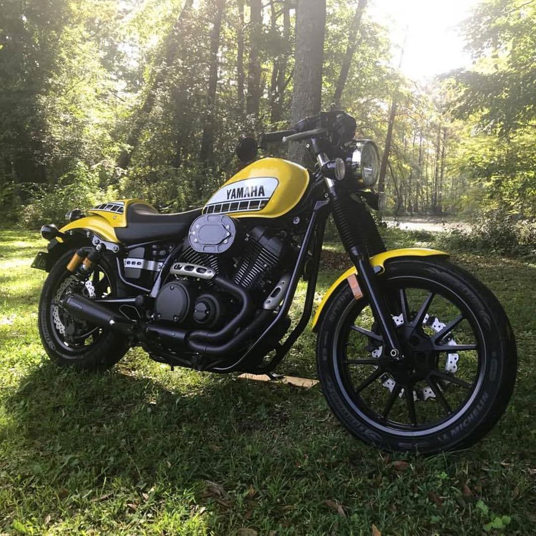 Photo by MartiniTime with the username @MartiniTime,  October 20, 2017 at 5:05 PM and the text says 'yamahamotorusa:
A Bolt for the books. Herman’s custom painted Yamaha Bolt C-Spec.  @color01usa #yamaha #fanphoto #bolt #yamahabolt #caferacer #motorcycle'