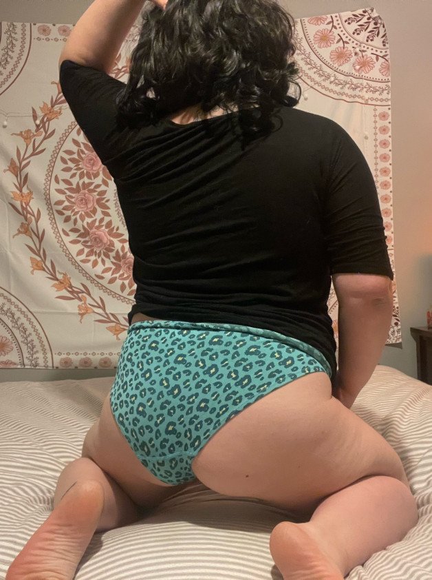 Photo by VivienneThicc with the username @VivienneThicc, who is a star user,  February 12, 2023 at 12:03 AM and the text says 'feeling sexy! cum join me on chaturbate @ Vivienne_Thicc'