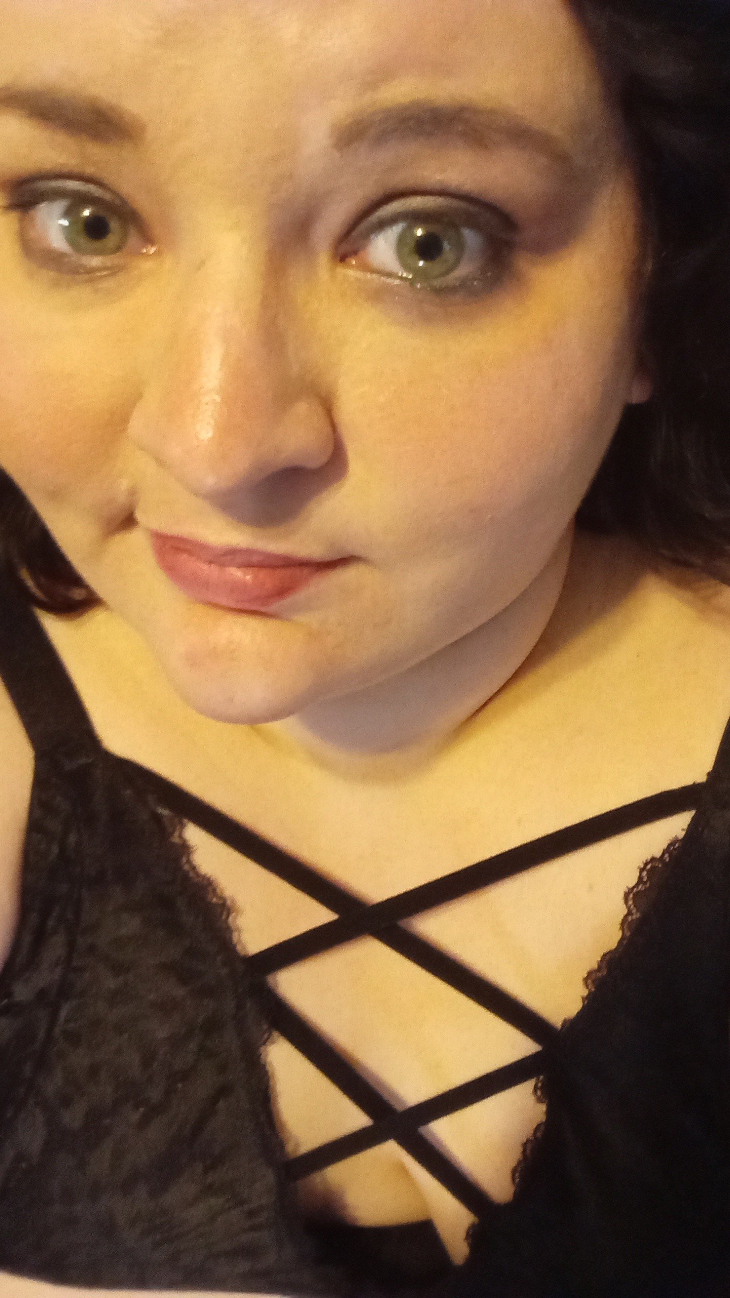 Album by VivienneThicc with the username @VivienneThicc, who is a star user,  May 28, 2023 at 1:56 AM and the text says 'feeling sexy tonight in some new lingerie....check it out whatcha think? PS...join me on Chaturbate for live sessions'