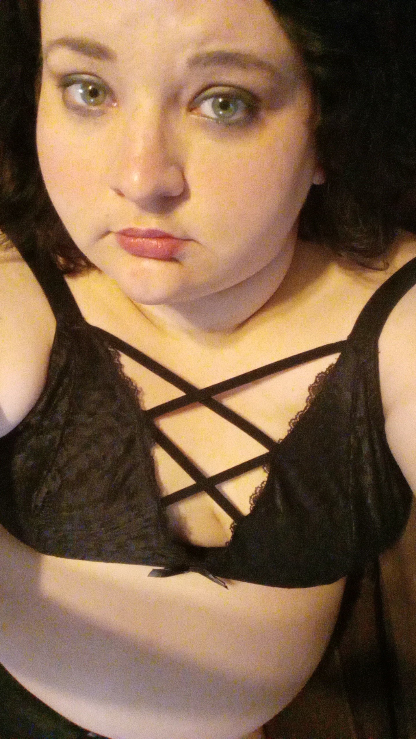 Album by VivienneThicc with the username @VivienneThicc, who is a star user,  May 28, 2023 at 1:56 AM and the text says 'feeling sexy tonight in some new lingerie....check it out whatcha think? PS...join me on Chaturbate for live sessions'