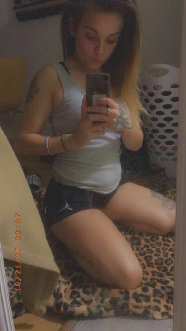 Photo by Shelly1111 with the username @Shelly1111, who is a star user,  February 13, 2023 at 4:10 PM. The post is about the topic Teen and the text says 'come get sum
https://onlyfans.com/shelly111/c35'