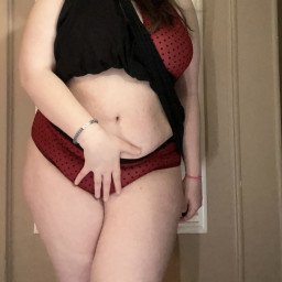 Photo by Emobaby20 with the username @Emobaby20, who is a star user,  February 17, 2023 at 5:16 AM. The post is about the topic Sexy Lingerie and the text says 'Happy Valentines Day 😘❤️'