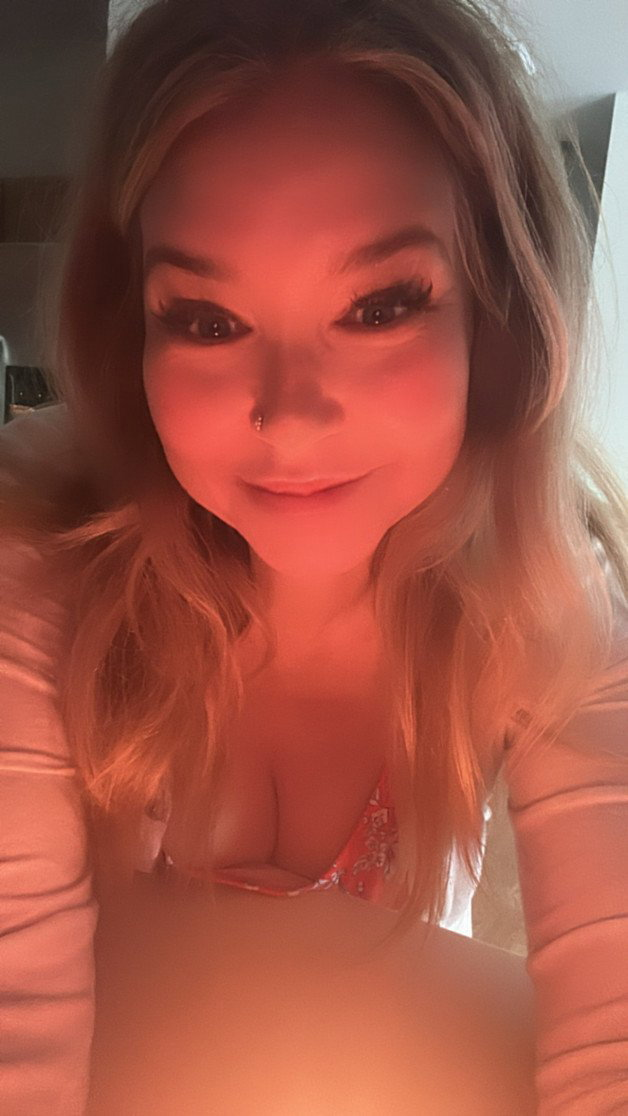 Photo by Blueeyes_bimbo with the username @hypnoporn, who is a verified user,  June 12, 2024 at 2:16 AM. The post is about the topic Bimbos and the text says 'Do you dream of me?'