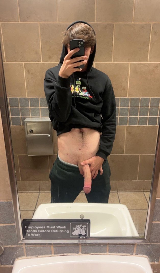 Photo by Bathpoolboy with the username @Bathpoolboy, who is a verified user,  December 22, 2023 at 11:00 AM. The post is about the topic Amateurlads