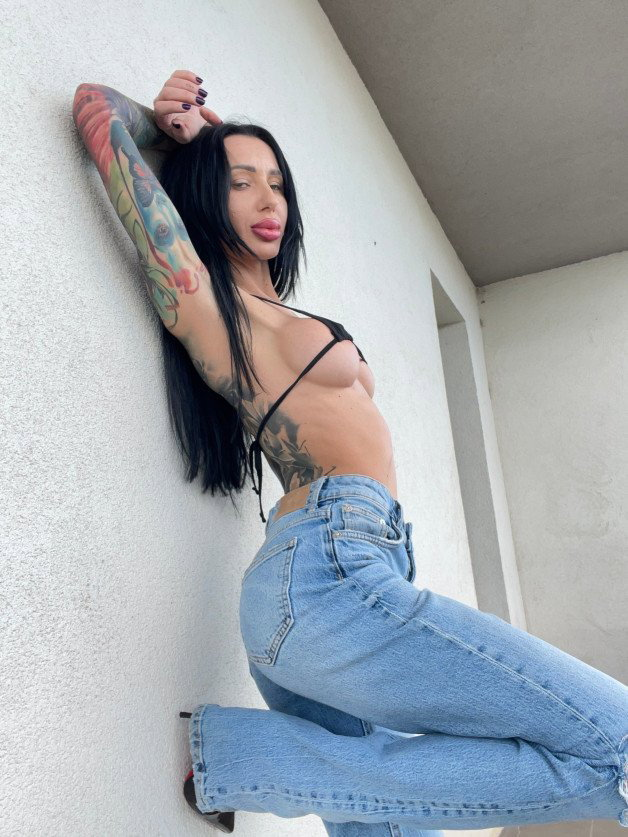 Watch the Photo by Aylee Ash with the username @AyleeAsh, who is a star user, posted on February 26, 2024. The post is about the topic Jeans. and the text says 'fuck me against the wall?'