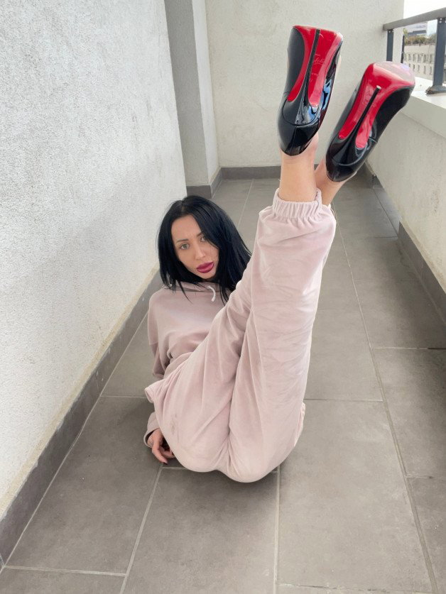 Photo by Aylee Ash with the username @AyleeAsh, who is a star user,  January 21, 2024 at 10:11 PM. The post is about the topic Girls with High Heels and the text says 'can you help me take them off'