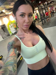 Photo by Aylee Ash with the username @AyleeAsh, who is a star user,  January 21, 2024 at 3:53 PM. The post is about the topic GYM SLUTS and the text says 'keep grinding! 💪'