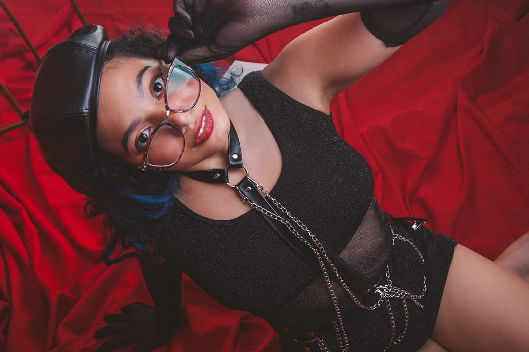 Photo by Amateurtv with the username @amateurtv, who is a brand user,  May 16, 2024 at 1:46 PM and the text says 'Looking for a BDSM girl?  https://es.amateur.tv/AuroraSierra'