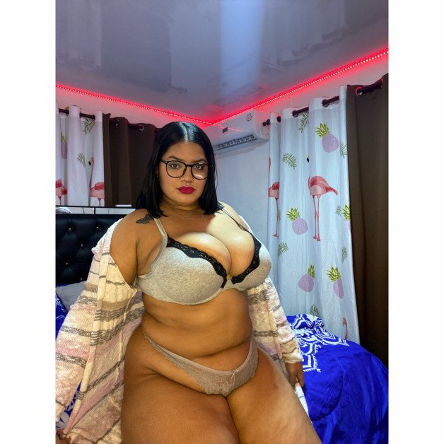 Photo by BIG TITTY MOMMY with the username @ladiosasexy02, who is a star user,  March 18, 2023 at 8:01 PM and the text says 'Do you like big girls like me? 🤤😈💦 with tremendous tits and tremendous ass'