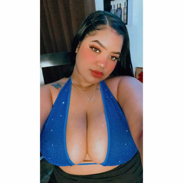 Photo by BIG TITTY MOMMY with the username @ladiosasexy02, who is a star user,  March 18, 2023 at 7:36 PM and the text says 'A very hot BBW Milf 😈🔥'