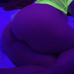 Shared Photo by kitkat1990 with the username @kitkat1990, who is a verified user,  December 20, 2023 at 10:41 AM and the text says 'Such an amazing ass 😍'